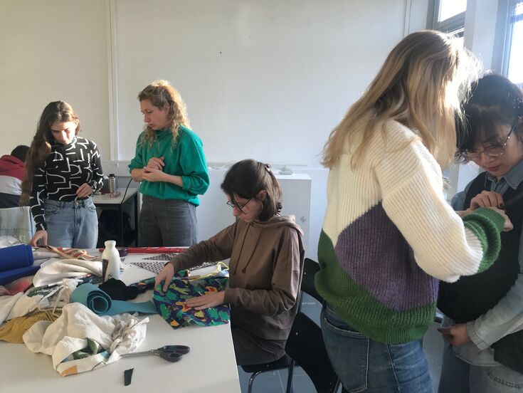 Rethink textile waste - Nähen als feministische Praxis | Foto: Sigrun Prahl Rethink textile waste - Nähen als feministische Praxis | Foto: Sigrun Prahl