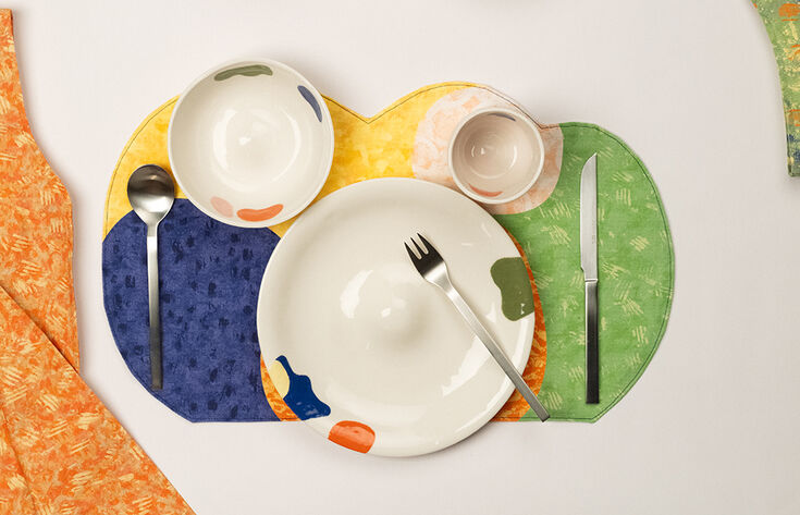 As part of the A-course, the Design and Textile and Clothing Technology departments are exhibiting their work from the "Tabletop & Textile" project in the Pförtnerloge studio. Copyright: Team Communication "Tabletop & Textile"