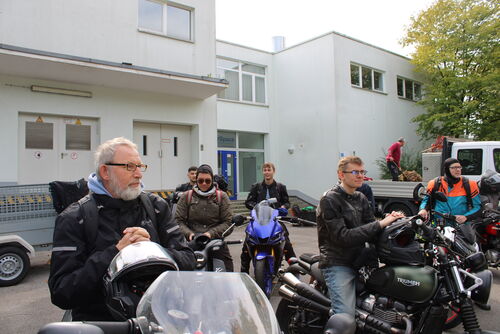 Group_picture_before_departure3