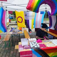 Unser Stand mit Auslage und Bastelbereich