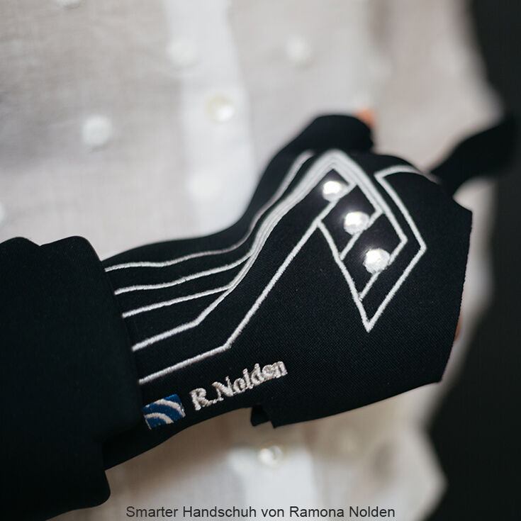 Smart Textiles - Glove by Ramona Nolden