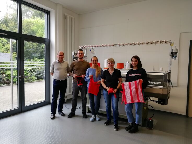 Training Shima 3D knitting machine