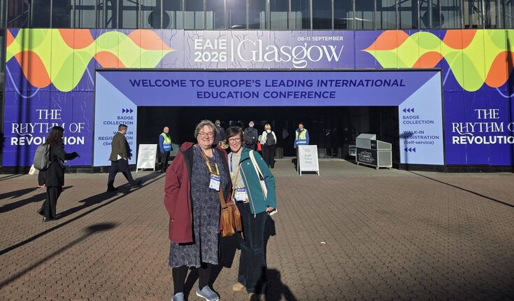 Members of HSNR in front of the conference venue in Glasgow.
