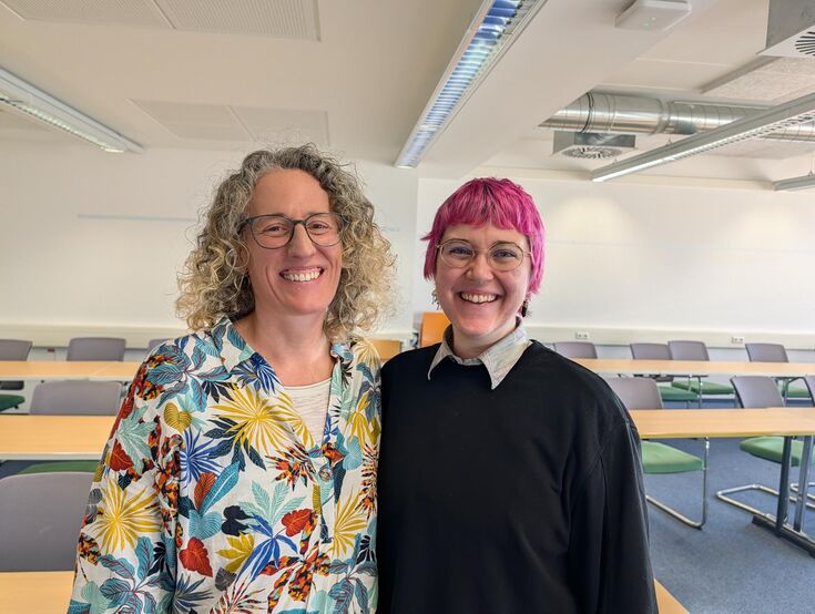 Friederike Makowski (Faculty of Health Care) and speaker Ash Pelzer