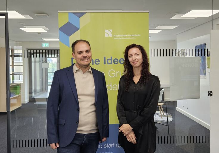 Photo of the new employees in the HNX Lab