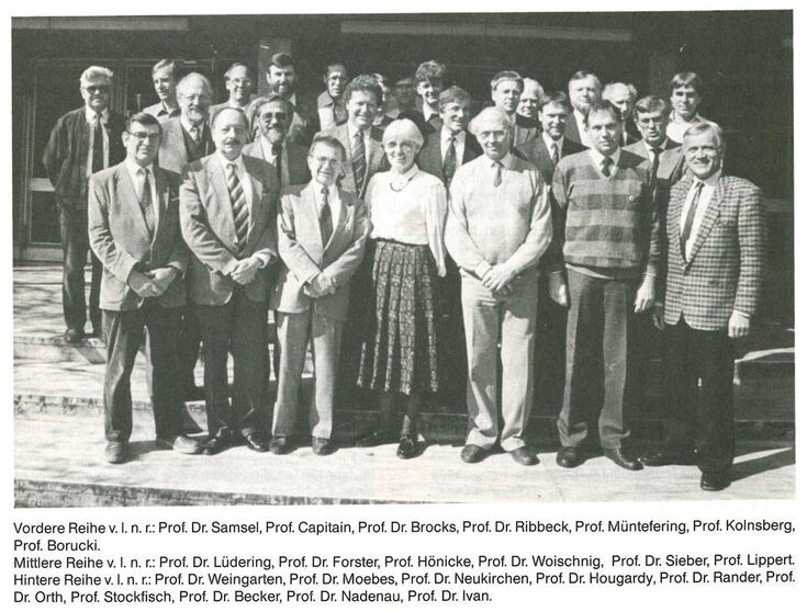 Altes Schwarzweiß Gruppenfoto