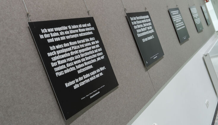 From 7 to 12 April 2025, the touring exhibition "What you don't see" will be on display in the Z building on the Mönchengladbach campus at the Niederrhein University of Applied Sciences. Copyright: StadtMG