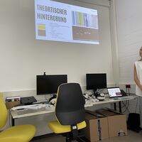E. Bujna explains the theoretical background to the MA, August 2026. Photo: M.E. Wachs E. Bujna explains the theoretical background to the MA, August 2026. Photo: M.E. Wachs