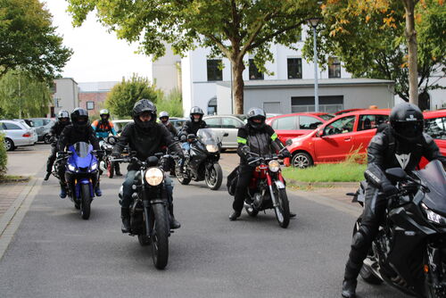 Motorräder_Abfahrt