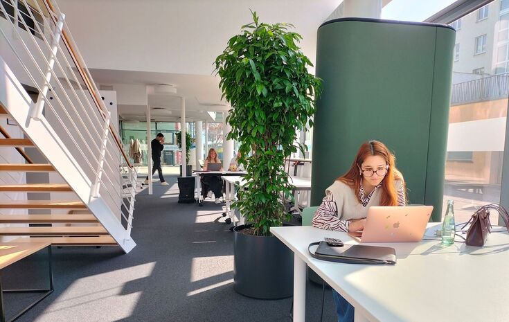 A photo of the Future Work Lab where students learn in a relaxed atmosphere