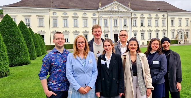 8 people in front of Bellevue Palace