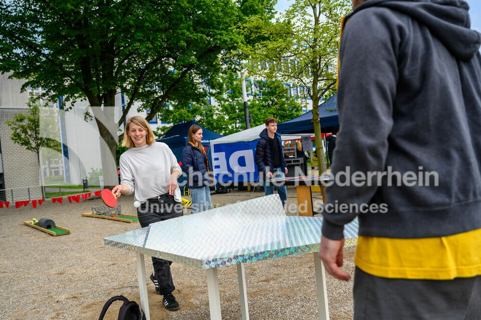 Table tennis at the campus festival