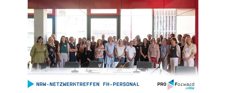 Gruppenfoto aller Teilnehmenden des Netzwerktreffens