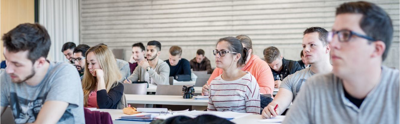 Studierende in einer Vorlesung